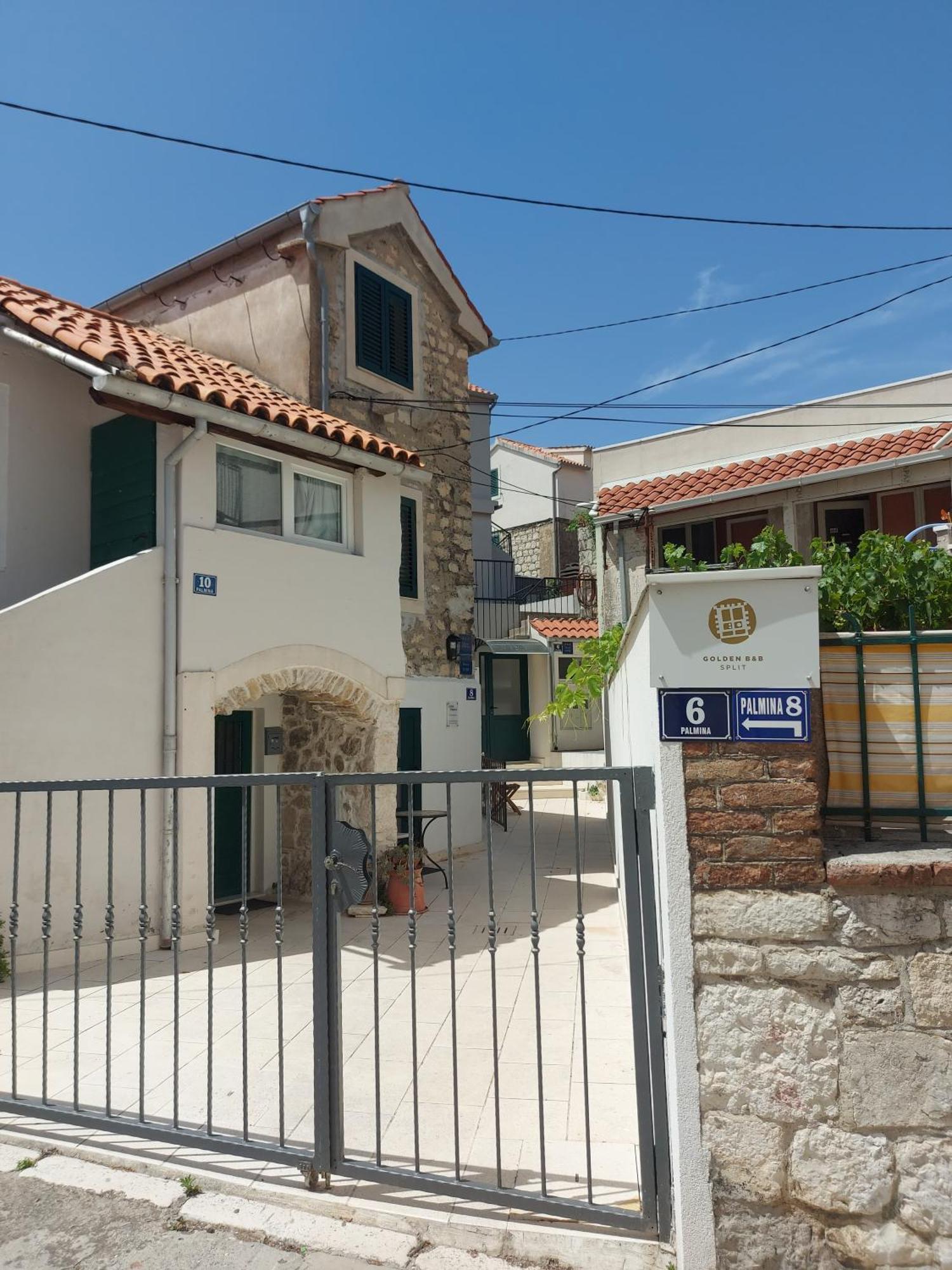 Little Palmina Hotel Split Room photo